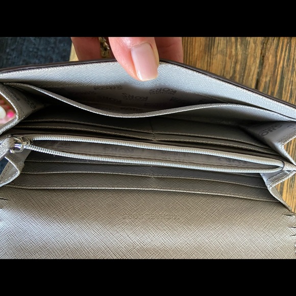 Michael Kors Wallet - Picture 3 of 4